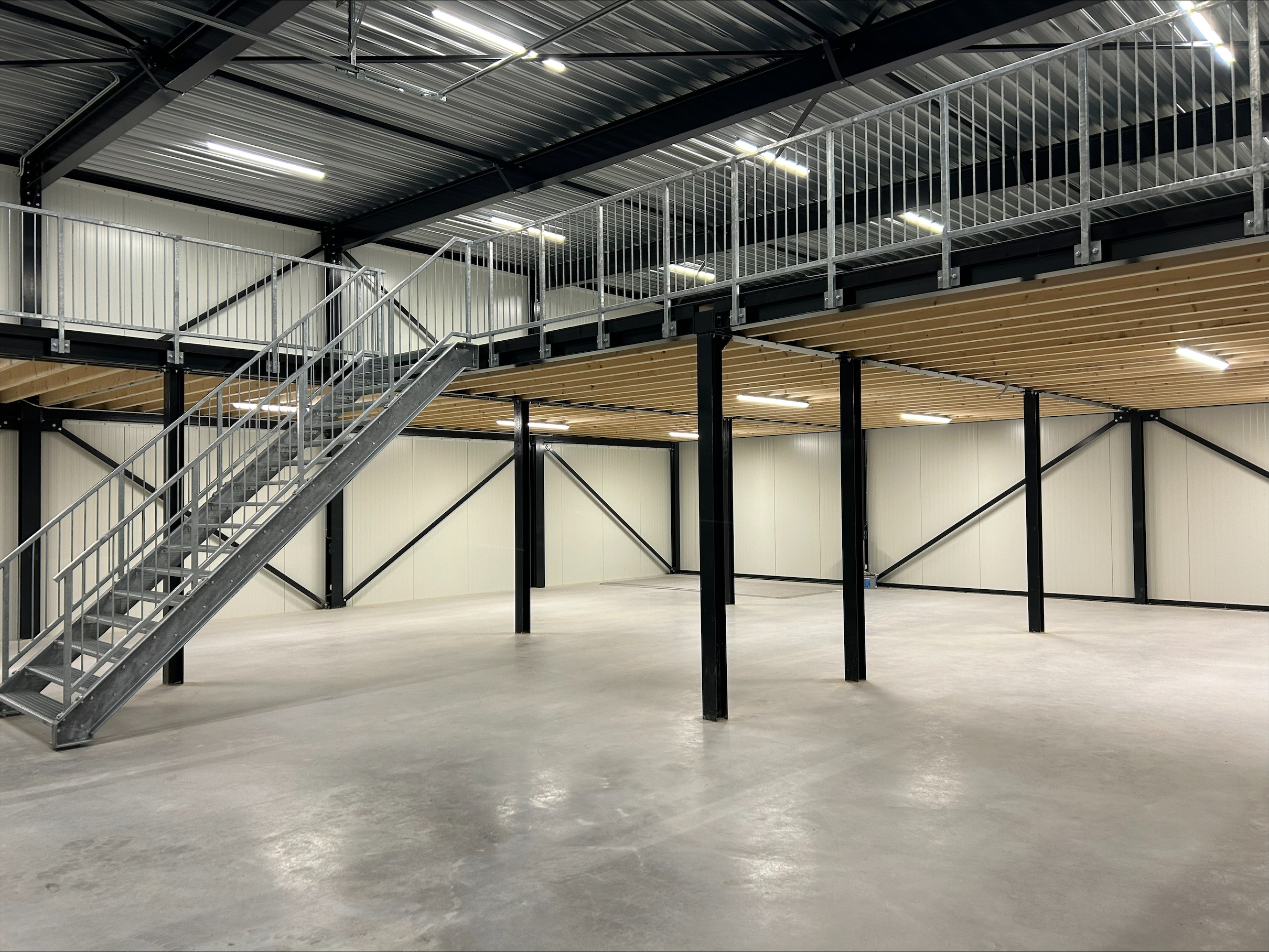 Interieur begane grond van Kringloop Bolsward