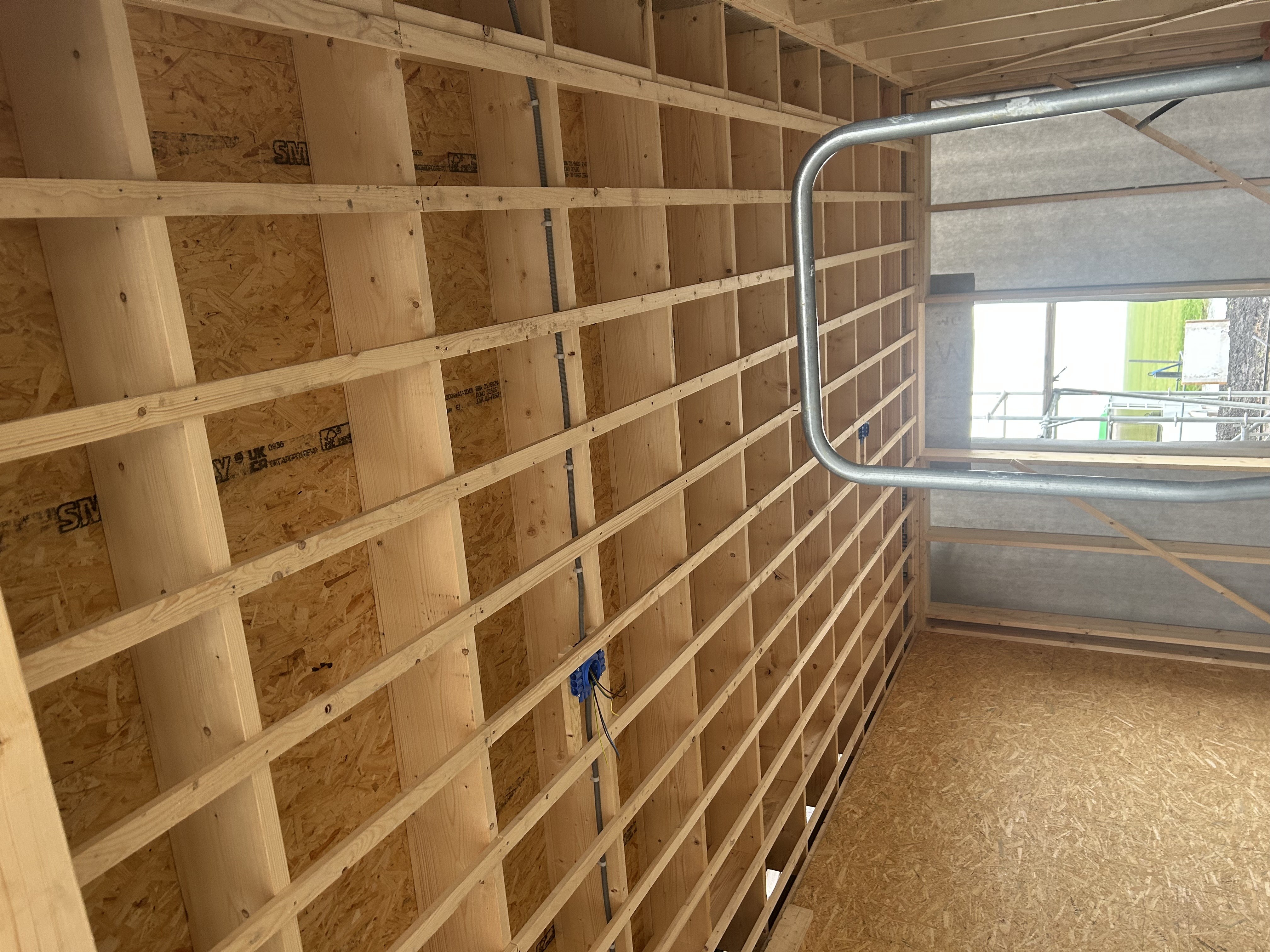 Leidingwerk en voorbereidende installaties in het plafond